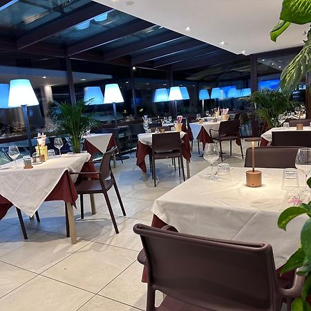 Villa Nuova Romeno 外观 照片