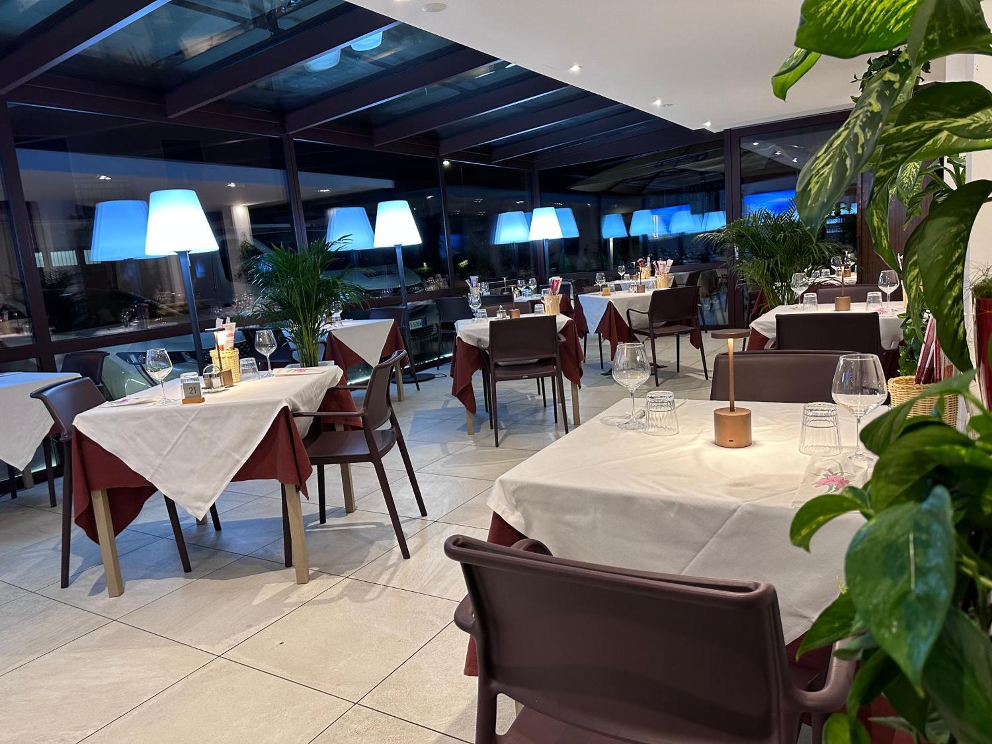 Villa Nuova Romeno 外观 照片