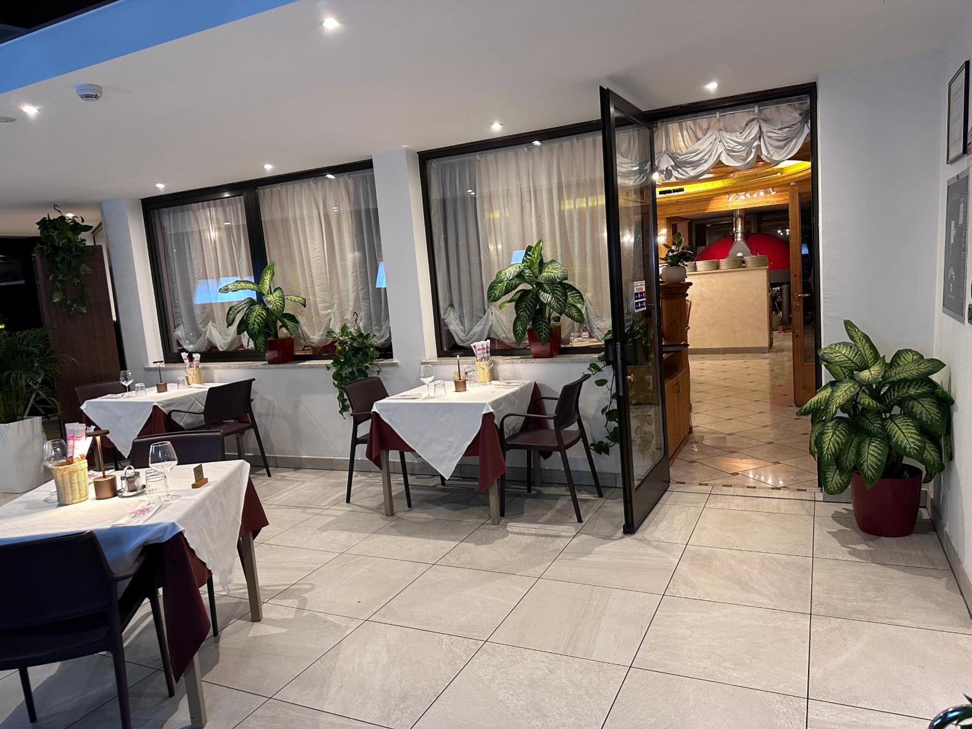 Villa Nuova Romeno 外观 照片
