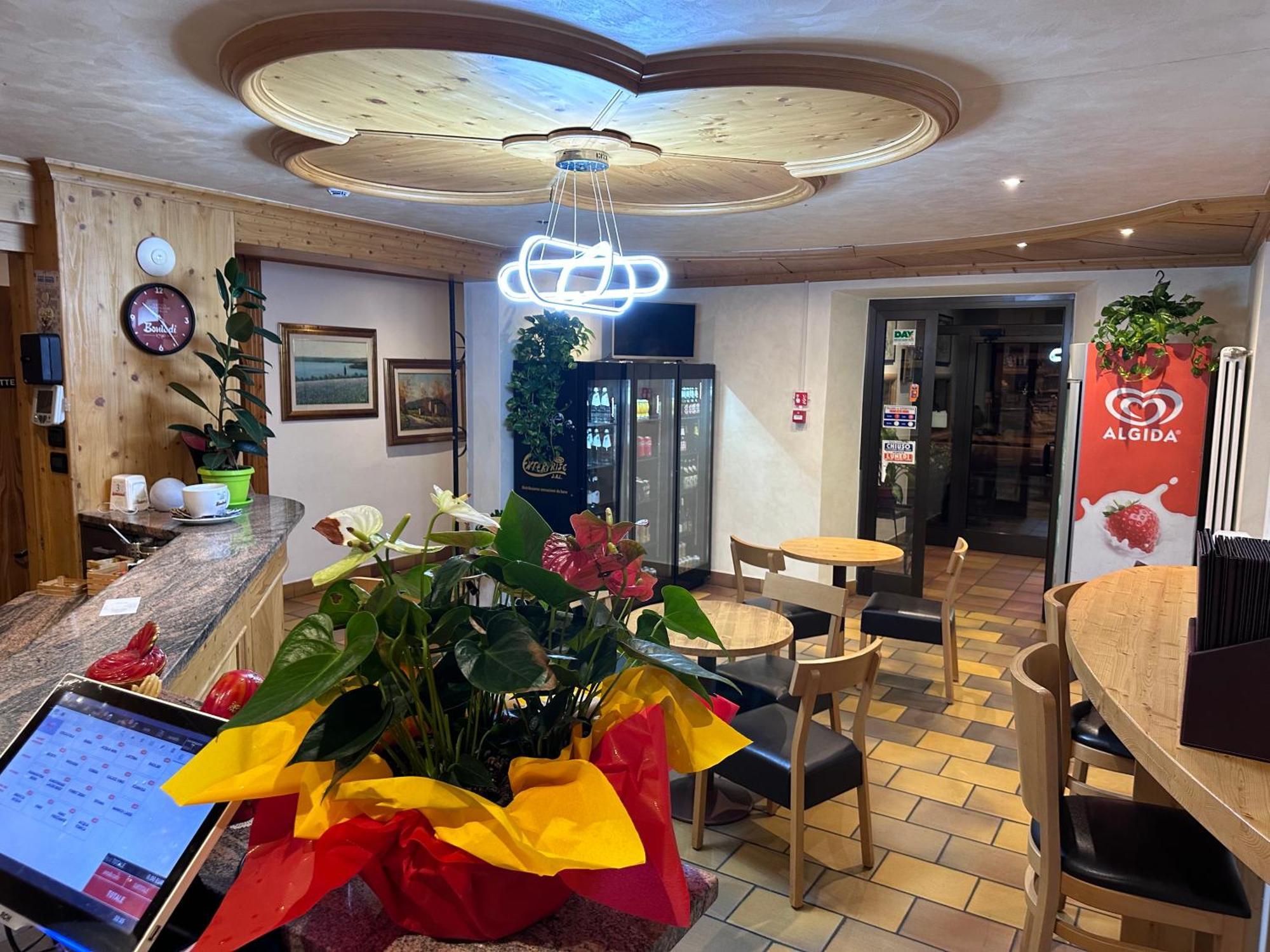Villa Nuova Romeno 外观 照片