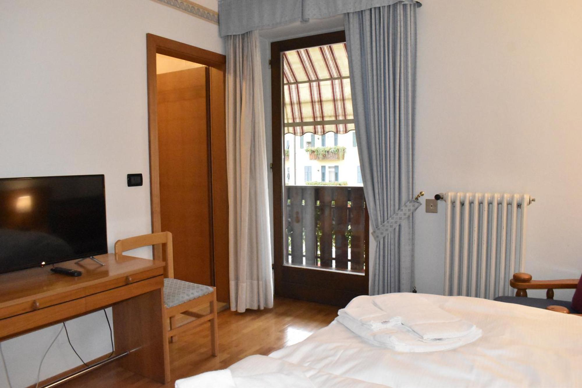 Villa Nuova Romeno 外观 照片