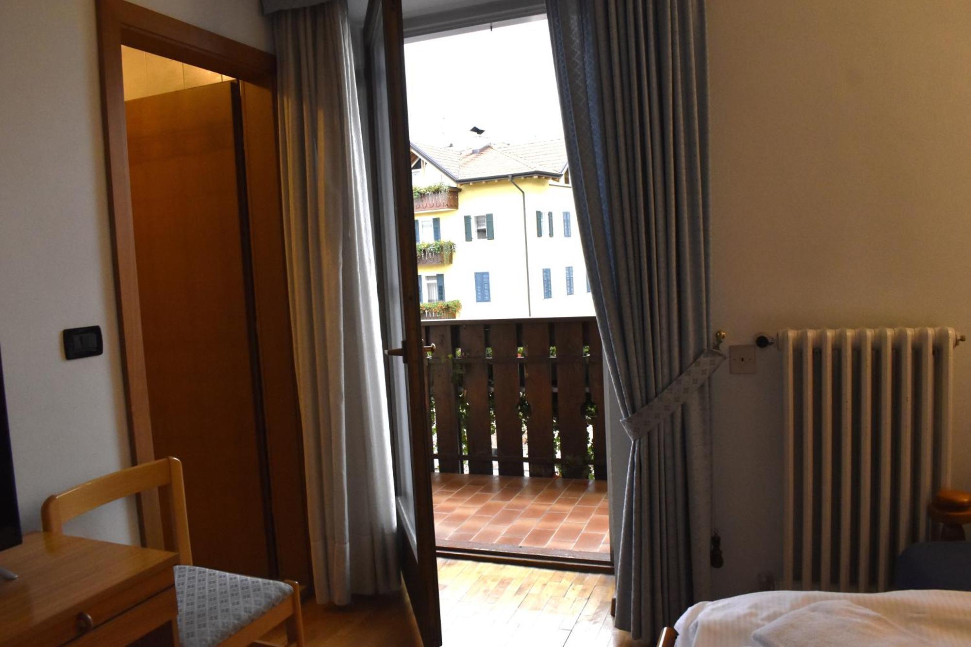 Villa Nuova Romeno 外观 照片